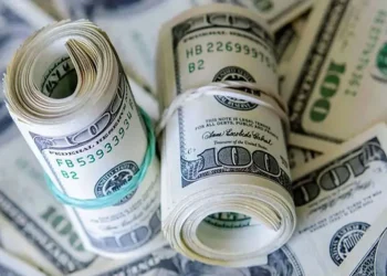 چرا دلار از کریدور ۱۷۰ هزار تومانی خارج نمی‌شود؟ / دلار در تله مذاکرات گرفتار شده است