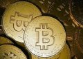 بیت‌کوین از مرز ۸۰ هزار دلار عقب‌نشینی کرد